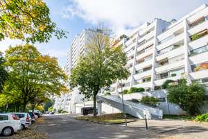 Traumhafte Aussichten - große 4,5-Zimmerwohnung mit 2-Tiefgaragenstellplätzen – Die vollständige Adresse der Immobilie erhältst du vom Anbieter., 70437 Freiberg, Stuttgart – Vorschaubild 1