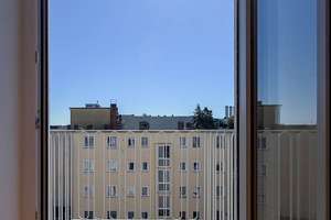 Kompakte 2 Zimmerwohnung nah Mierendorffplatz - Weitblick aus dem 4. Obergeschoss – Osnabrücker Straße 27, 10589 Charlottenburg, Berlin – Vorschaubild 5