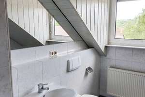 Gemütliche 2-Zimmer-Dachgeschosswohnung mit Loggia und Einbauküche in Lauda – Die vollständige Adresse der Immobilie erhältst du vom Anbieter., 97922 Lauda-Königshofen – Vorschaubild 4
