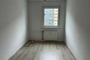 Geräumige Familienwohnung mit Balkon sucht Sie! – Ahrenshooper Straße 10, 13051 Neu-Hohenschönhausen, Berlin – Vorschaubild 4