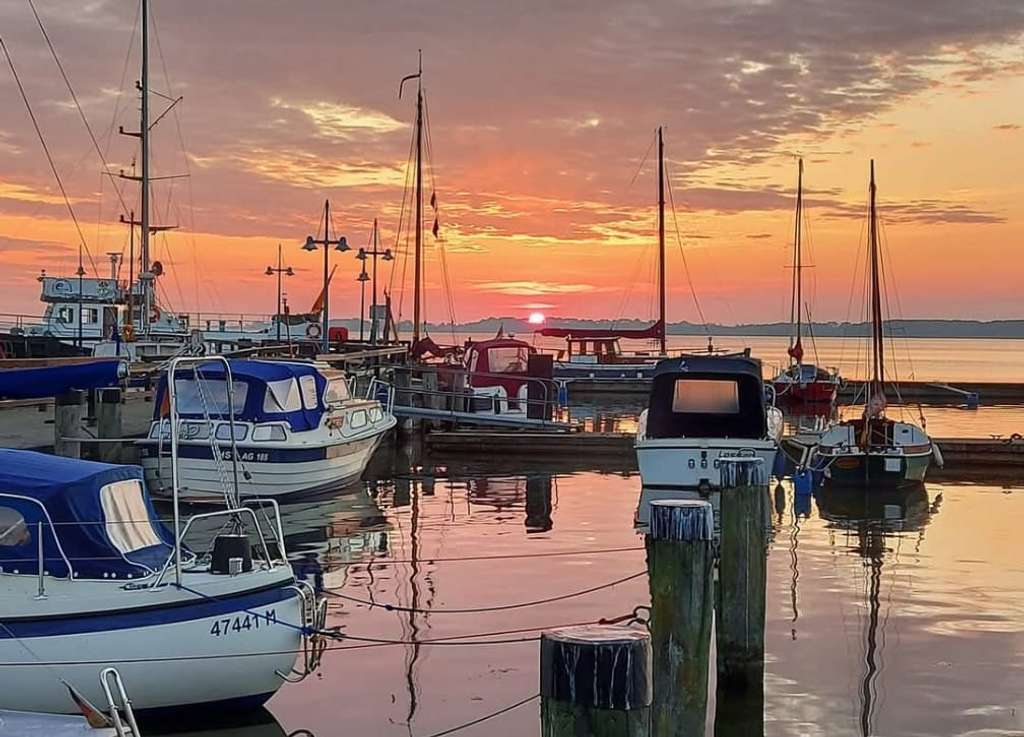 Immobilie in Lassan - Sanierungsobjekt mit Potenzial ! Wohnhaus u. Speicher mit direktem Wasserzugang / Bootsanleger !!! - Bild 0