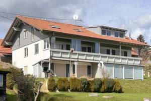 Vermietete 6-Zimmer-Maisonettewohnung mit Panoramablick – Solide Kapitalanlage am Ortsrand von Weitn – 87480 Weitnau – Vorschaubild 1