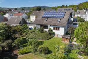 Gepflegtes Zweifamilienhaus mit großem Garten und Einliegerwohnung in ruhiger Lage von Kelkheim – Die vollständige Adresse der Immobilie erhältst du vom Anbieter., 65779 Kelkheim (Taunus) – Vorschaubild 3