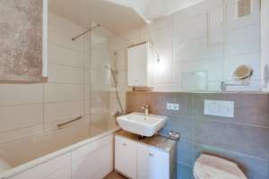 +++ Panorama-Fern-/Seeblick - Schwimmbad/Sauna - modernisiert - inkl. Doppel-Garage & TG-Stpl. +++ – Max-Brod-Weg 14, 70437 Freiberg, Stuttgart – Vorschaubild 18