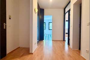 Einziehen & Wohlfühlen! 3 Raum Wohnung mit toller Raumaufteilung und Wohnküche sowie TG-Stellplatz – Die vollständige Adresse der Immobilie erhältst du vom Anbieter., 40597 Benrath, Düsseldorf – Vorschaubild 2