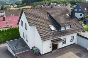 ++ Ideal für Kapitalanleger oder Eigennutzer – Vermietetes Zweifamilienhaus mit 7 Garagen ++ – Die vollständige Adresse der Immobilie erhältst du vom Anbieter., 51702 Bergneustadt – Vorschaubild 4