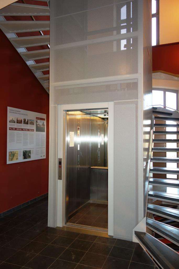 Immobilie in Stahnsdorf - BEZUGSFREI! "Schloss Güterfelde": Luxuriöse 3-Zimmer-Dachgeschoss- Wohnung mit Blick ins Grüne - Bild 3