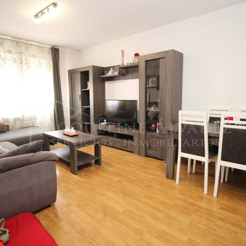 3 Schlafzimmer
Garage
Abstellraum
Swimmingpool
Privater Wohnkomplex