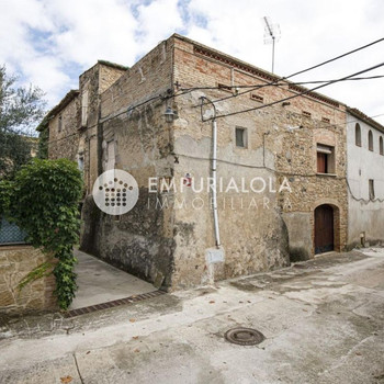 HAUS AUS DEM 19. JAHRHUNDERT MIT GROSSEM GRUNDSTÜCK IN PALAU DE SANTA EULÀLIA