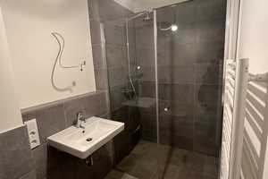Helle 1-Zimmer-Wohnung mit großen Fenstern in Berlin-Mitte – Köpenicker Straße 102, 10179 Berlin – Vorschaubild 4