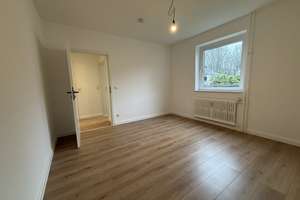 ERSTBEZUG Sanierte 4-Zimmer Wohnung in schöner Lage
