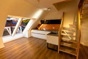Zweitbezug: Lichtdurchflutete Dachgeschosswohnung mit Galerie, EBK und Cabrio-Fenstern in Großhadern – Waldklausenweg 14a, 81377 Großhadern, München – Vorschaubild 2