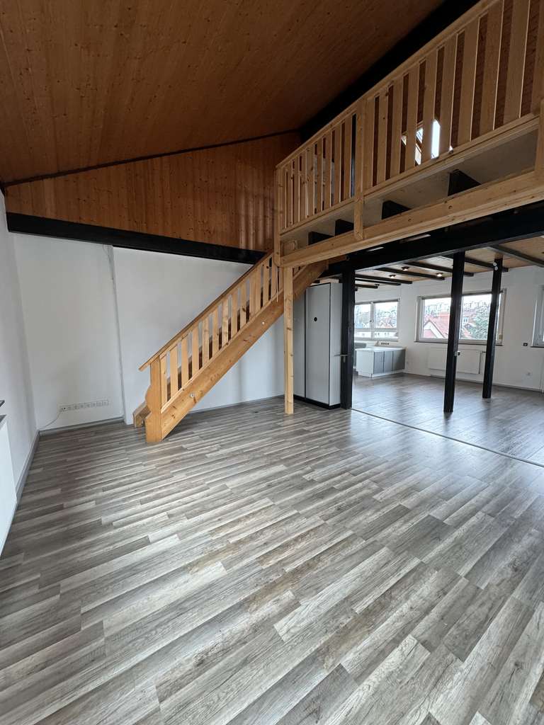 Immobilie in Heimsheim - Attraktive Galeriewohnung mit Balkon, viel Tageslicht und einem Stellplatz - Bild 1