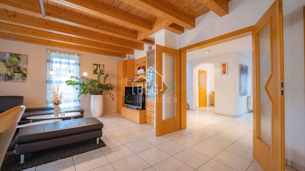 Immobilie in Stimpfach - Familienfreundliches Einfamilienhaus  mit Garten, Terrasse und Doppelgarage - Bild 11