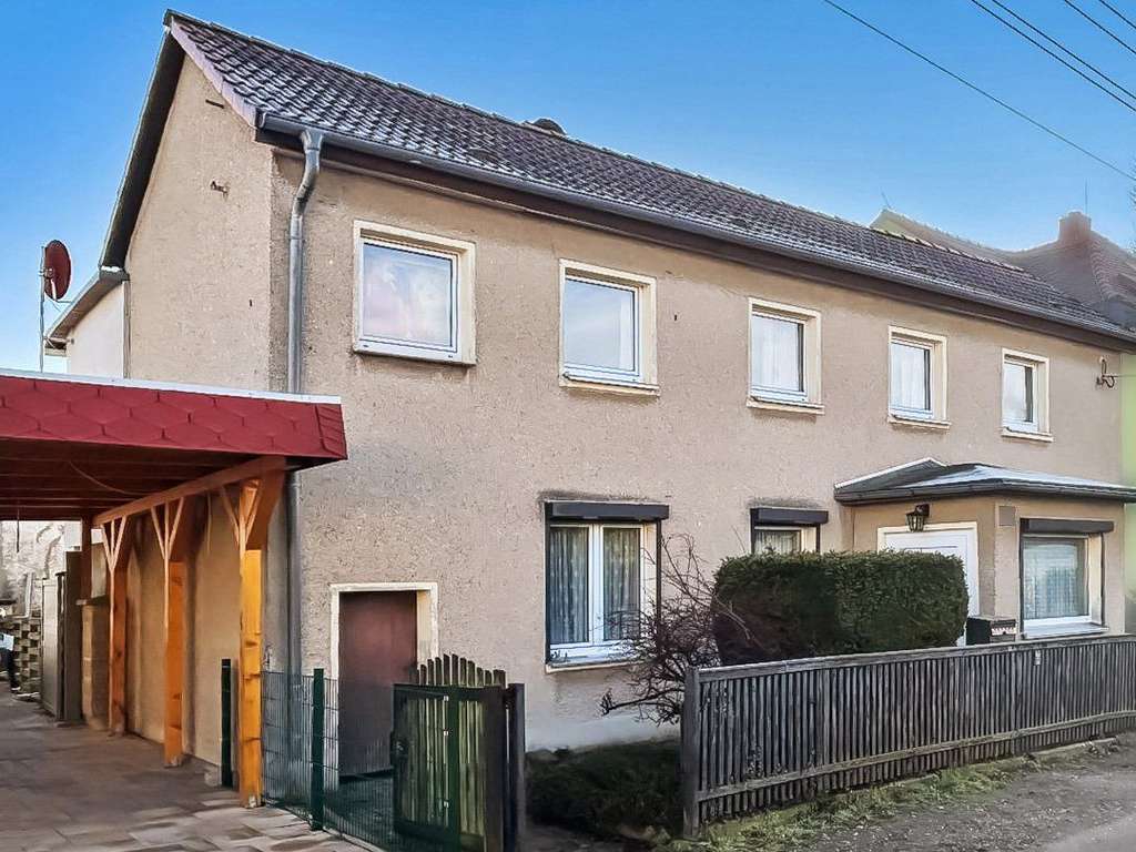 Immobilie in Schkeuditz - Sanierungsbedürftiges Haus mit 5 Zimmern und großem Garten in ruhiger Lage von Schkeuditz - Bild 1