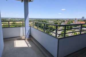 Renovierte, hochwertige 2,5 Zimmer-Balkon-Wohnung mit herrlichem Ausblick! – Heckenrosenweg 11, 86156 Bärenkeller, Augsburg – Vorschaubild 1