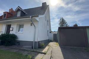 3-Raum-Doppelhaushälfte  in Itzehoe – Die vollständige Adresse der Immobilie erhältst du vom Anbieter., 25524 Itzehoe – Vorschaubild 1