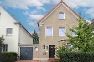 Zögern Sie nicht: Umfassend renoviertes Einfamilienhaus samt Garten, Garage und 2 Freistellplätzen – Die vollständige Adresse der Immobilie erhältst du vom Anbieter., 6118 Frohe Zukunft, Halle (Saale) – Vorschaubild 1