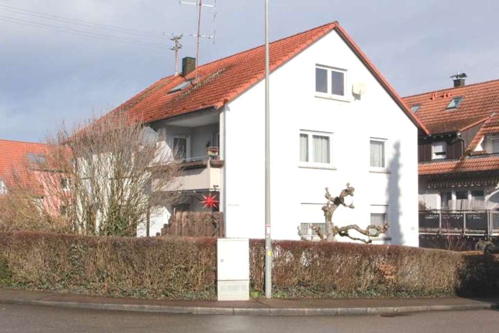 Immobilie in Schorndorf - Schönes 3 Familienhaus mit Garten, 2 Garagen und einem Stellplatz - Bild 0