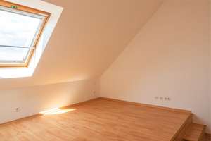 +++Lichtdurchflutete Maisonette mit Dachterrasse, 2 Bädern und 2 Stellplätzen in zentraler Lage+++ – Ottostr. 8, 9113 Schloßchemnitz, Chemnitz – Vorschaubild 3