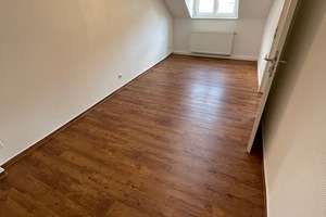 Reizvolle Dachgeschoß-Wohnung im Altbau mit Parkplatz!!! - WI-City - provisionsfrei - – Die vollständige Adresse der Immobilie erhältst du vom Anbieter., 65183 Westend / Bleichstraße, Wiesbaden – Vorschaubild 2