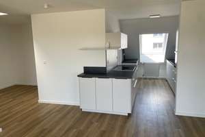 Modernisiertes Penthouse mit 4,5 Zimmern in Holzgerlingen – Hohenzollernstrasse 2, 71088 Holzgerlingen – Vorschaubild 4