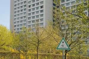 Über den Wolken von Marzahn – Allee der Kosmonauten 200, 12685 Marzahn, Berlin – Vorschaubild 3