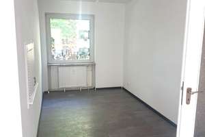 Sehr geräumige renovierte 4 Zimmer Wohnung mit Balkon in Duisburg zu vermieten – Salzmannstr. 8, 47167 Neumühl, Duisburg – Vorschaubild 5