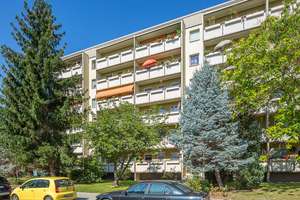 Schöne 3-Zimmerwohnung mit Balkon sucht nette Mieter! – Senftenberger Str. 42, 1239 Prohlis-Süd, Dresden – Vorschaubild 1