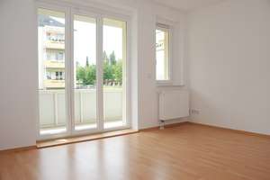 Im Grünen gelegene 2-Raum-Wohnung mit Balkon – Sachsenring 18, 9127 Gablenz, Chemnitz – Vorschaubild 1
