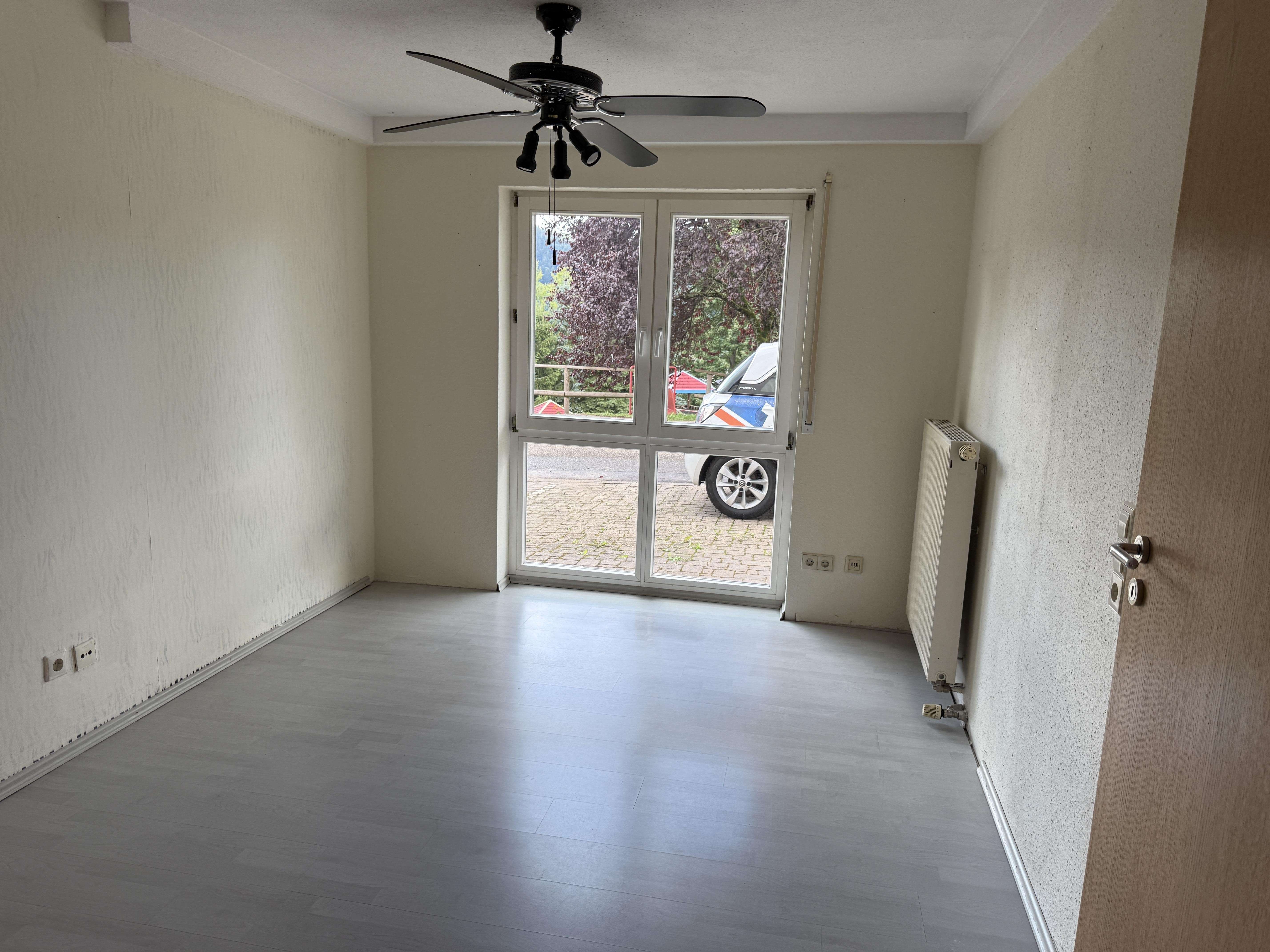 Immobilie in Hausach - Ein Zuhause zum Wohlfühlen – helles Reihenhaus mit Kachelofen, Balkon und lichtdurchflutetem Studio  - Bild 7