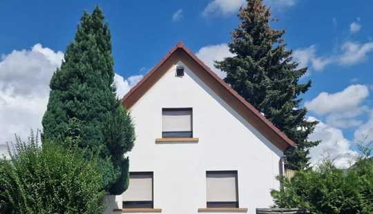 Bild von * * *  Haus mit 5 Zimmer und  Garten * * * 

Freistehendes Haus für die ganze Familie