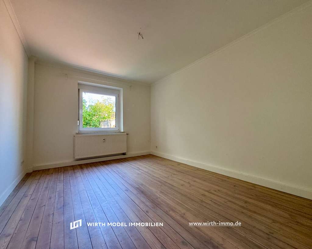 Immobilie in Schweinfurt - 1.139 m² Grundstücksfläche mit Dreifamilienhaus und Doppelgarage an der Haardt - Bild 4