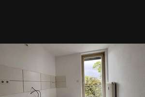 3 Raum Wohnung Balkon, Stellplatz, Stadtfeld Ost Küche möglich – Große Diesdorfer Str. 8, 39108 Stadtfeld Ost, Magdeburg – Vorschaubild 2