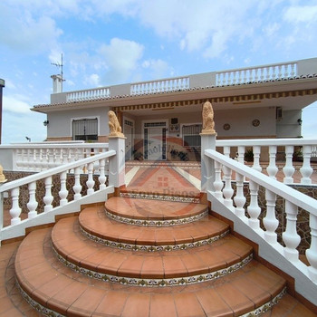 Freistehende Villa mit großem Grundstück, Pool und Aussicht in Benigánim