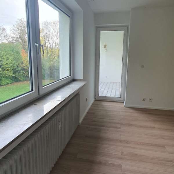 *** renovierte und gut geschnittene 2-Zimmer-Wohnung mit Balkon in Aachen-Schönforst ***