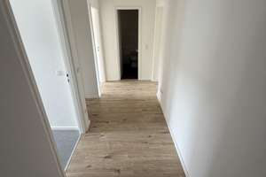 Helle 2-Zimmer Wohnung im 4. OG mit Balkon in Milbertshofen