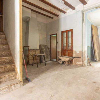 Dorfhaus mit großem Potenzial im Herzen von Massalfassar 224 m mit Innenhof und Solarium