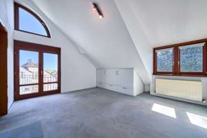 WOHNEN MIT BLICK AUF DIE PFERDEKOPPEL! 4 Zimmer Maisonette mit Stellplatz, Einbauküche und Balkon – Die vollständige Adresse der Immobilie erhältst du vom Anbieter., 65207 Kloppenheim, Wiesbaden – Vorschaubild 14
