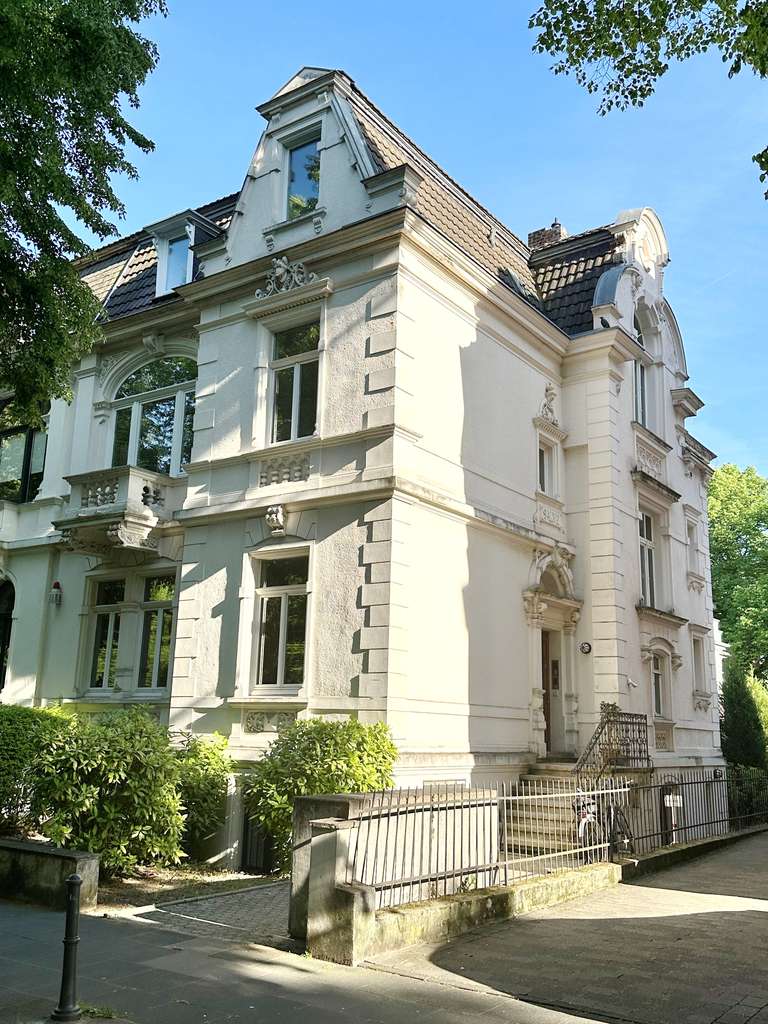 Repräsentatives Bürohaus im Herzen des Villenviertels