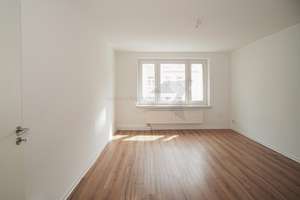 ++ EBK inklusive ++ Moderne 3-Raum-Wohnung mit Balkon und Tageslichtbad – Fabriciusstraße 8, 9126 Bernsdorf, Chemnitz – Vorschaubild 3