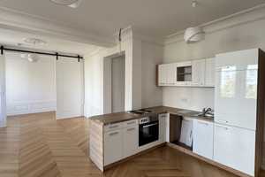 
⸻

Stilvolle 2,5-Zimmer-Wohnung im Herzen von Stuttgart-West – Stuttgart – Vorschaubild 2
