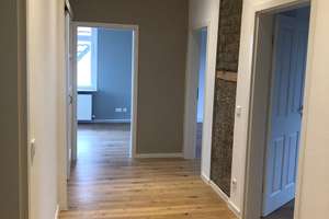 Charmante 3-Zimmer-Wohnung mit EBK & Veranda in Stuttgart-Untertürkheim – oberstdorferstrasse 11, 70327 Untertürkheim (Ortsteil), Stuttgart – Vorschaubild 2