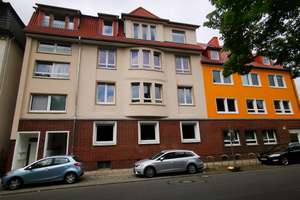 Gut geschnittenes Zimmer in 4er-Männer-WG