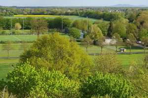 Aufwendig modernisiertes Apartment mit Balkon, Stellplatz und 1A-Aussicht!!