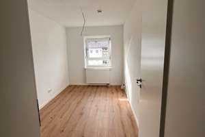 Neuwertige vier Zimmer Wohnung in Ingolstadt, Suedost – Die vollständige Adresse der Immobilie erhältst du vom Anbieter., 85053 Südost, Ingolstadt – Vorschaubild 9