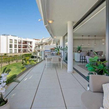 Modernes Apartment mit Terrassen, Meerblick und zwei Garagenplätzen