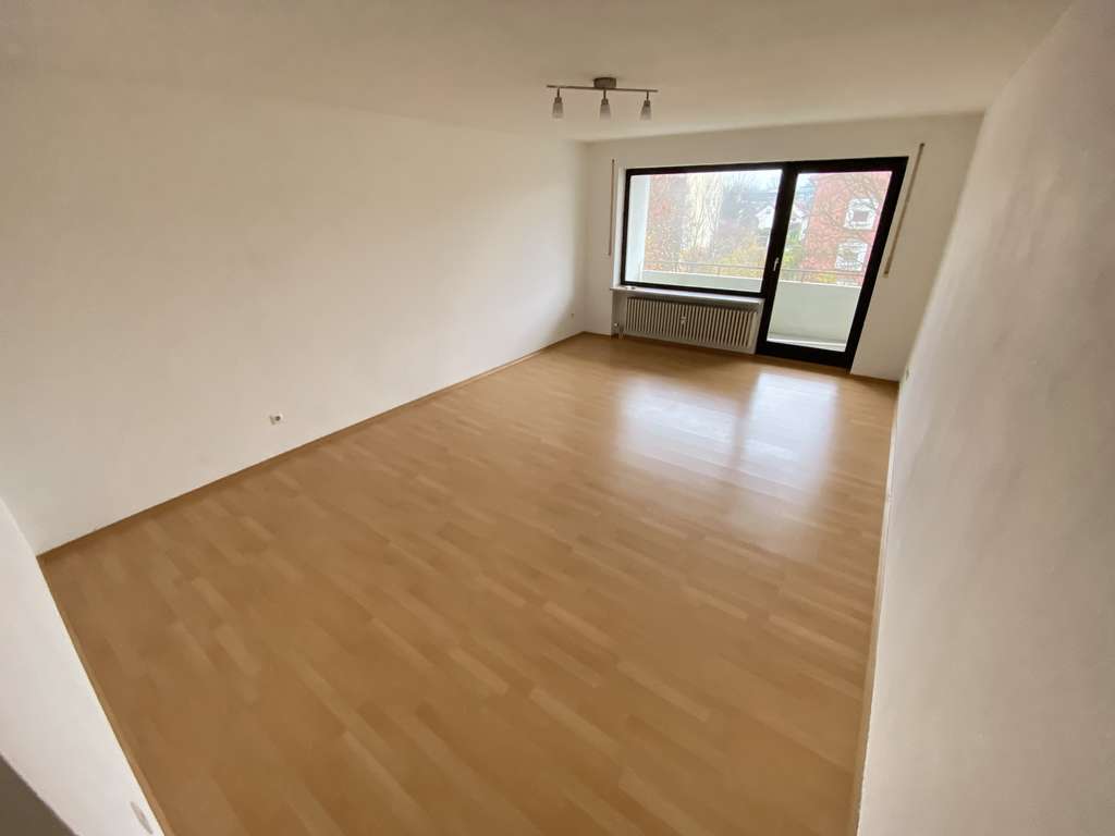Gepflegte 1-Zimmer Wohnung in direkter Nähe zur Hochschule Rosenheim mit Balkon und TG-Stellplatz