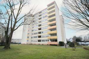 Helle 4,5-Zimmer EG-Wohnung mit Balkon und PKW-Freistellplatz