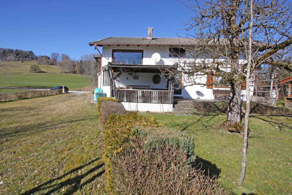 Immobilie in Rimsting - Grundstück mit Altbestand in ruhiger Ortsrandlage und schönem Alpenpanoramablick - Bild 0